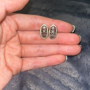 Kendra Scott Ellie Gold Stud
Earrings in Gold
Filigree Mix